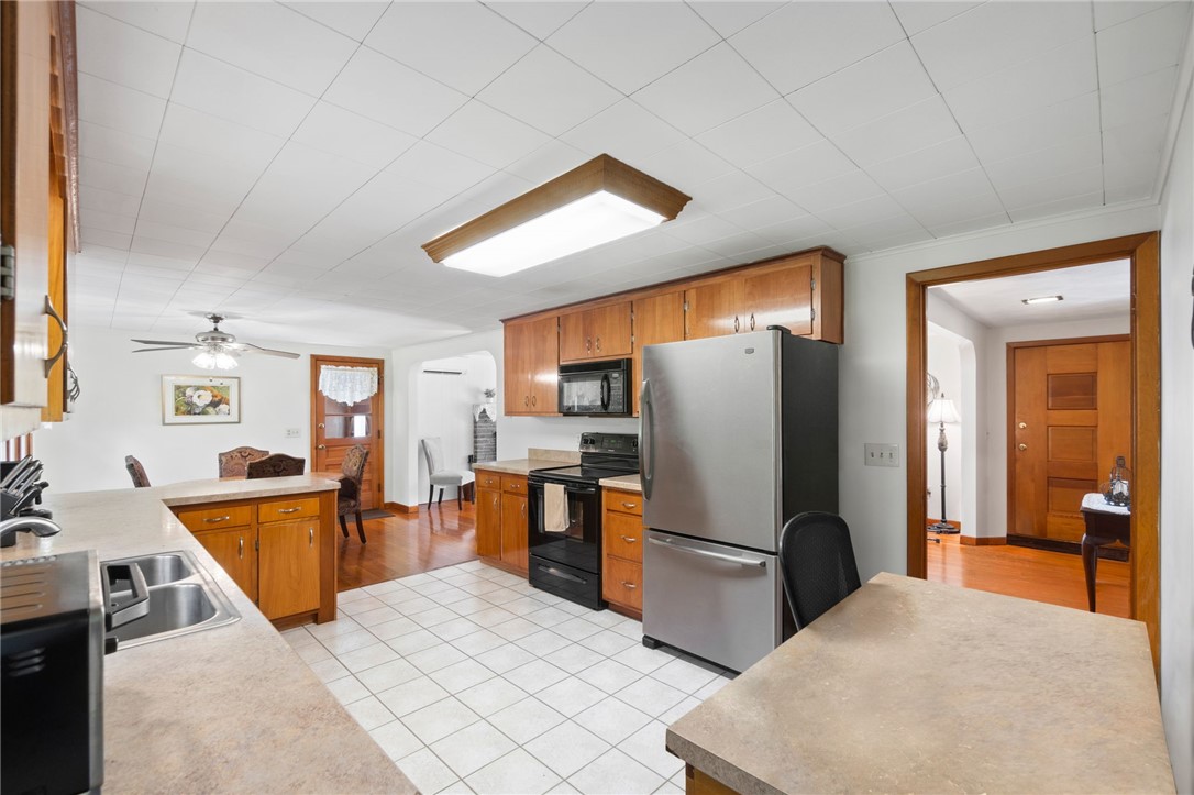 44 Old Post Road Westerly, RI 02891 - Photo 11 of 38 Kitchen