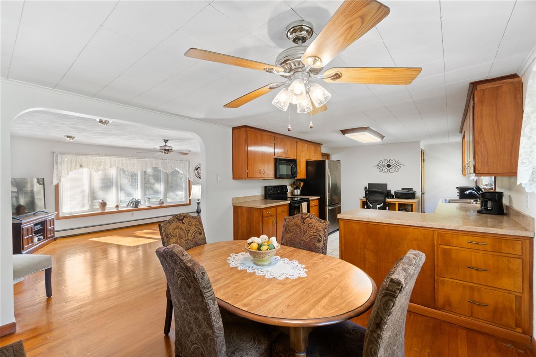 44 Old Post Road Westerly, RI 02891 - Photo 14 of 38 DR/Kitchen/Living Room