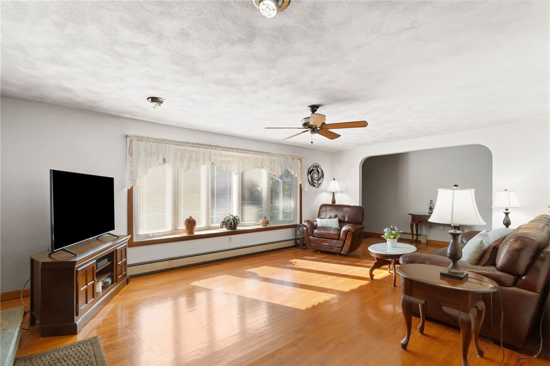 44 Old Post Road Westerly, RI 02891 - Photo 15 of 38 Living Room