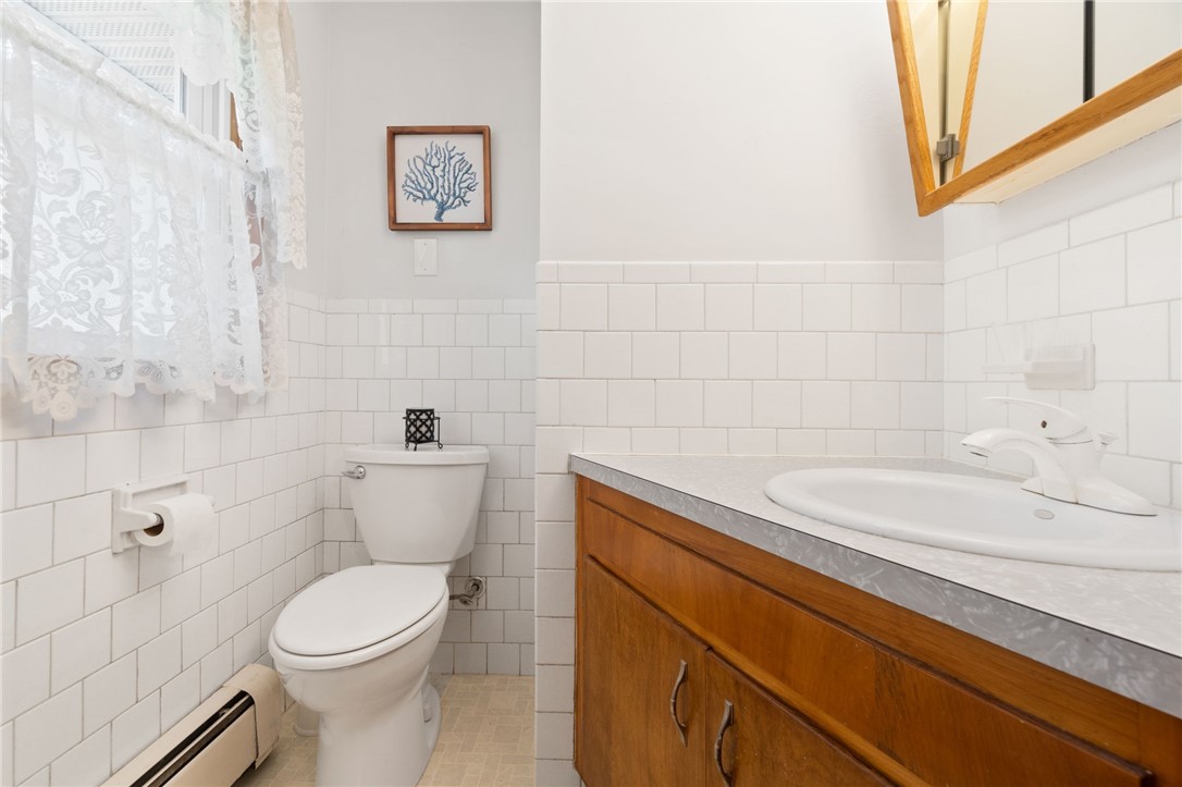 44 Old Post Road Westerly, RI 02891 - Photo 22 of 38 Primary 1/2 Bath