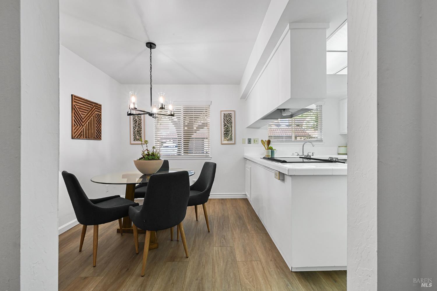 91 Grande Paseo San Rafael, CA 94903 - Photo 5 of 37