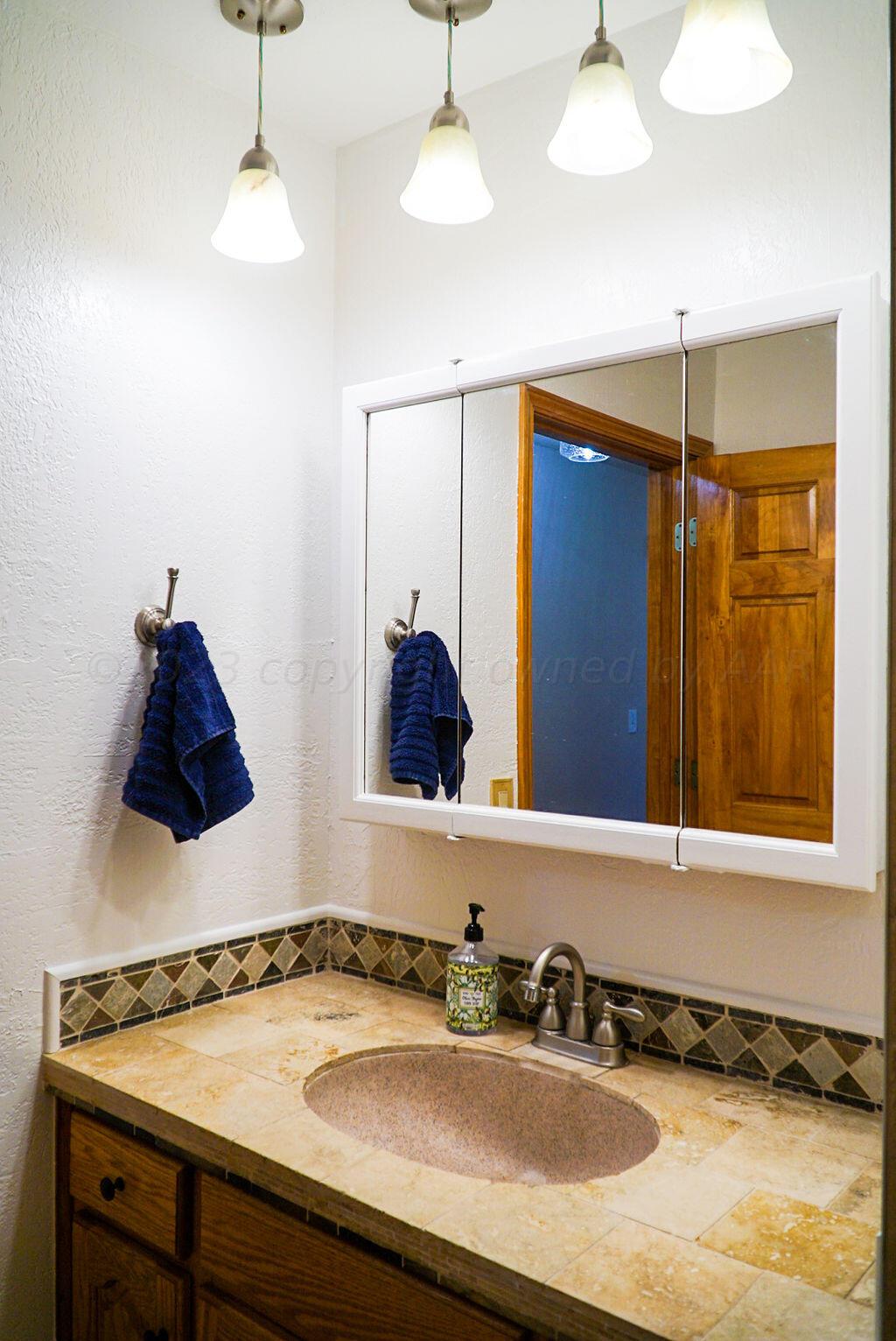 9550 South Blessen Road Amarillo, TX 79119 - Photo 36 of 56 Guest Bath view 1