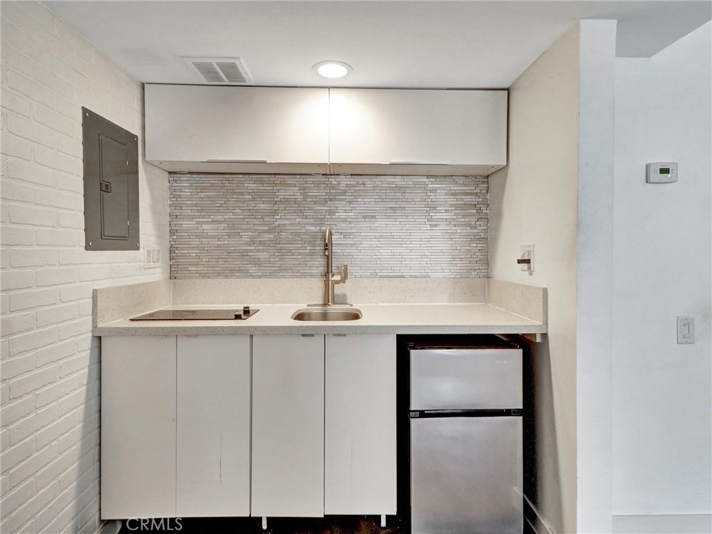 277 East Alejo Road, Unit 214 Palm Springs, CA 92262 - Photo 7 of 17 a bathroom with a sink and a mirror