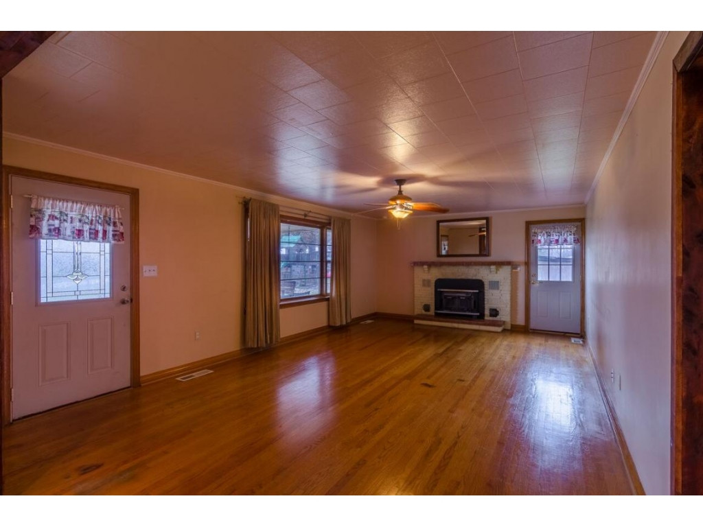 247 Matson Road Jonesborough, TN 37659 - Photo 13 of 23 Living room