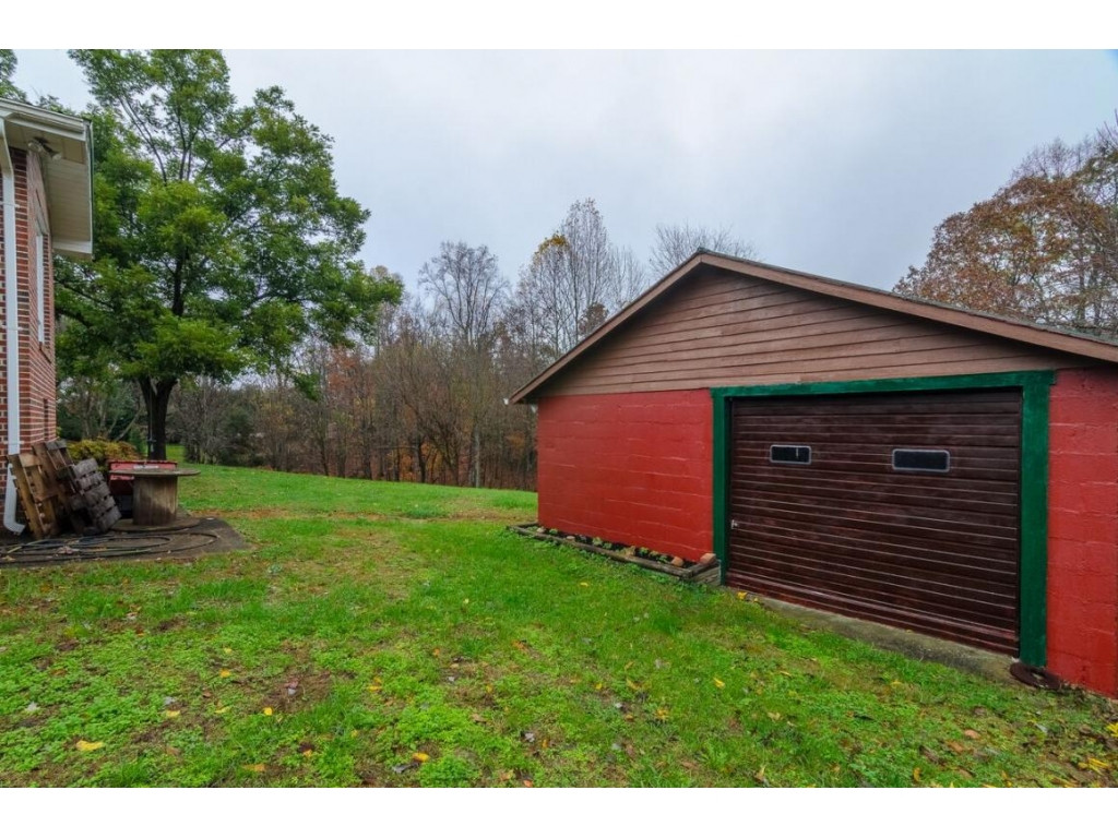 247 Matson Road Jonesborough, TN 37659 - Photo 7 of 23 Huge outbuilding