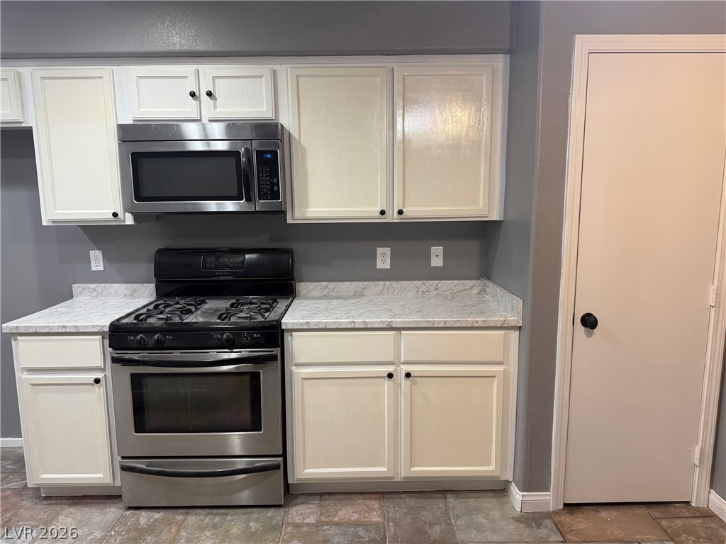 736 Spotted Eagle Street Henderson, NV 89015 - Photo 6 of 19