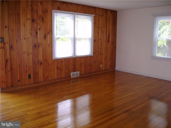 752 Upper Neck Road Pittsgrove, NJ 08318 - Photo 11 of 25 Living Room