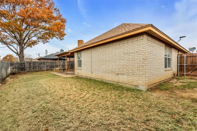 $2,000 | 8464 Ruthette Drive, North Richland Hills, TX 76182