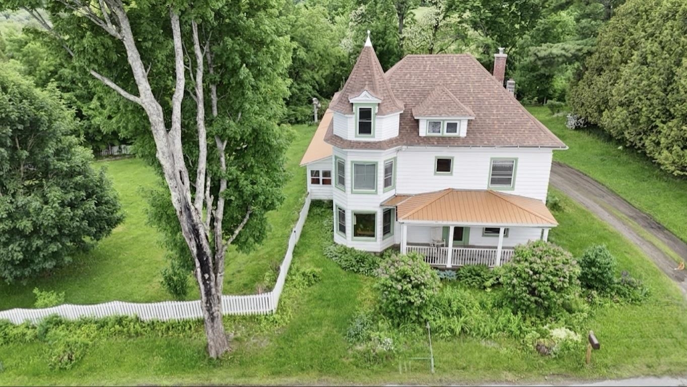 252 North Pleasant Street Troy, VT 05859 - Photo 2 of 58