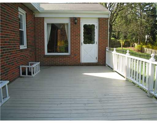 517 Hudderford Road Pittsburgh, PA 15237 - Photo 13 of 18 Patio/Deck. 23X12 DECK