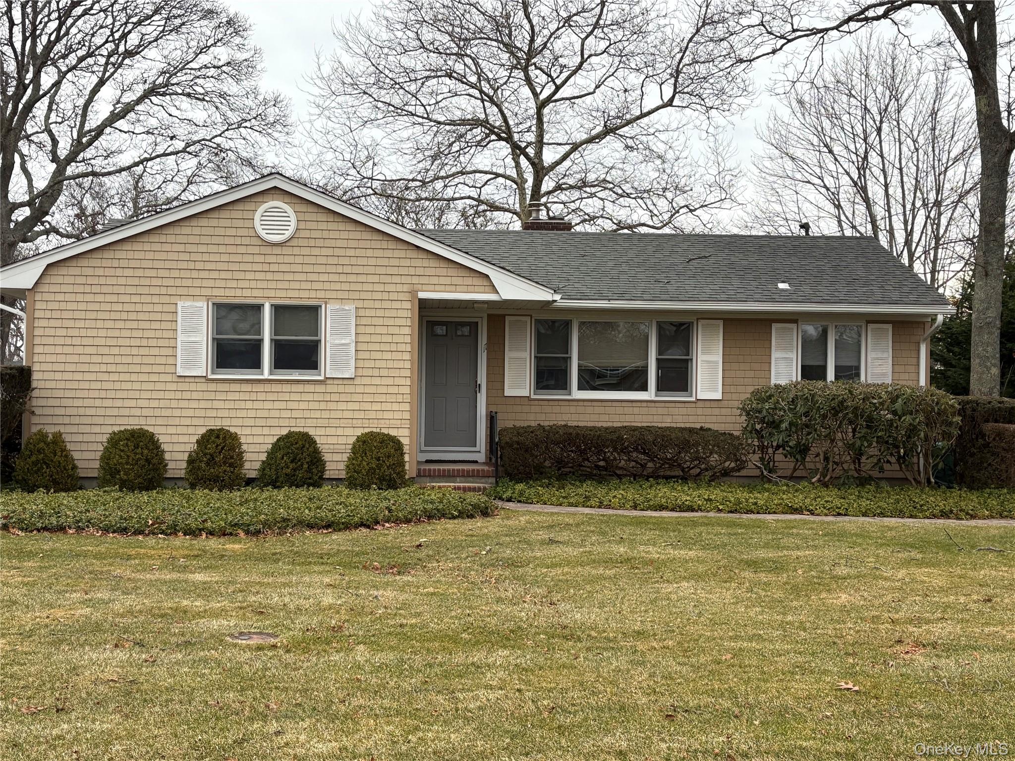 17 Whiting Road East Quogue, NY 11942 - Photo 1 of 23