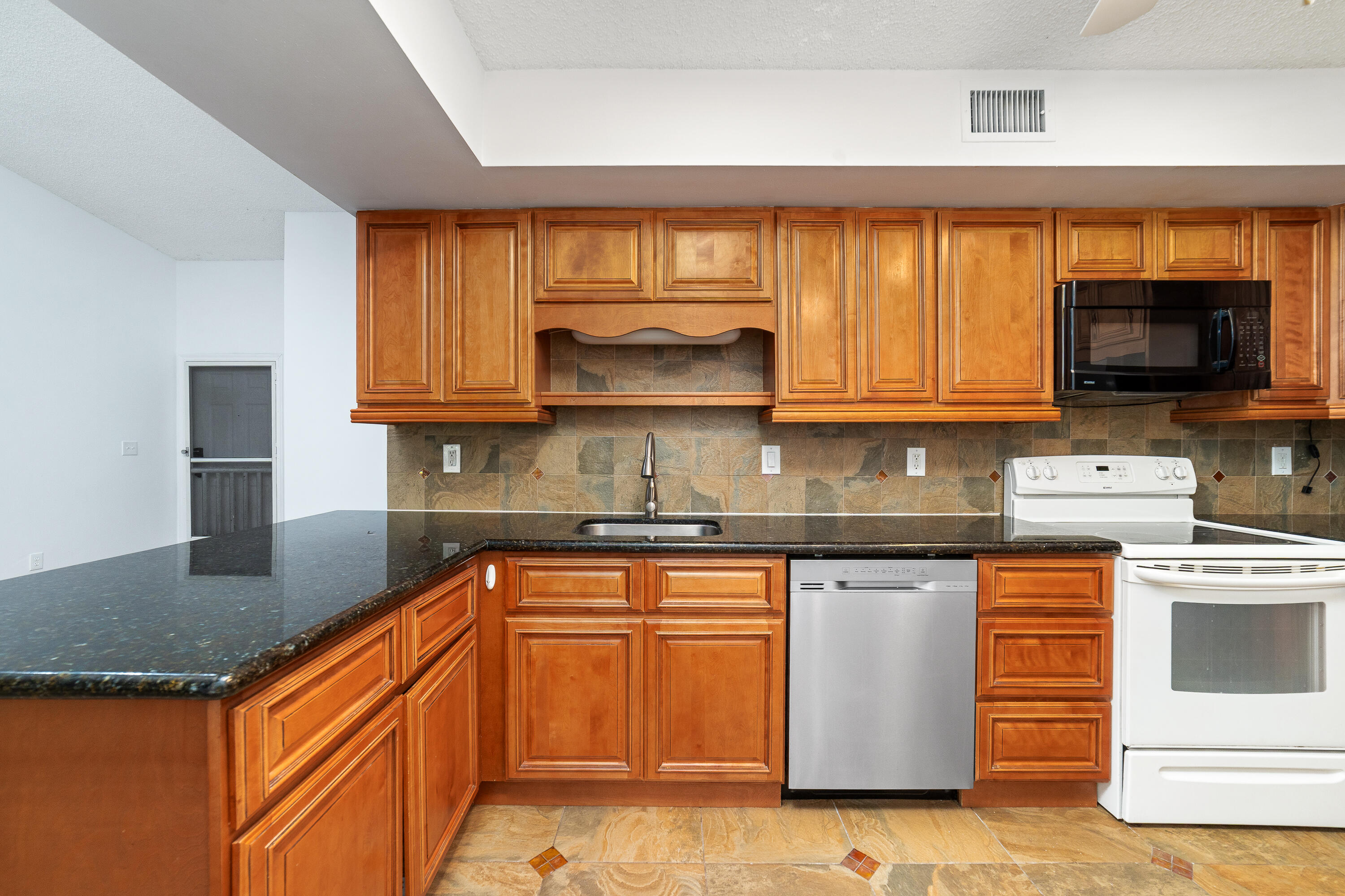 3151 Leewood Terrace, Unit L228 Boca Raton, FL 33431 - Photo 7 of 61 DSC02852