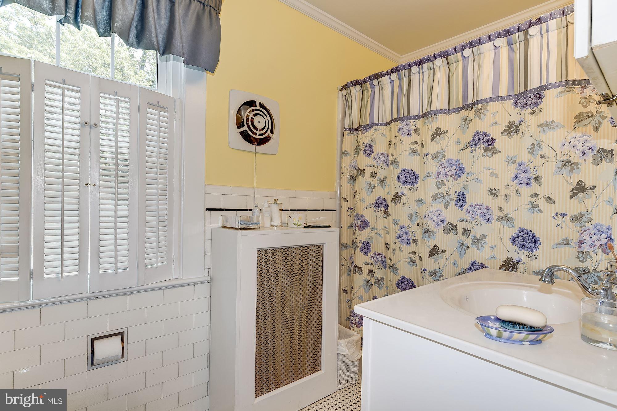 4505 Amherst Road College Park, MD 20740 - Photo 27 of 30 Upper Level Full Bath