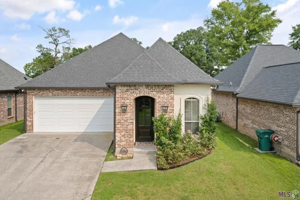 $377,500 | 13104 Cedar Pointe Dr Street, St. Francisville, LA 70775