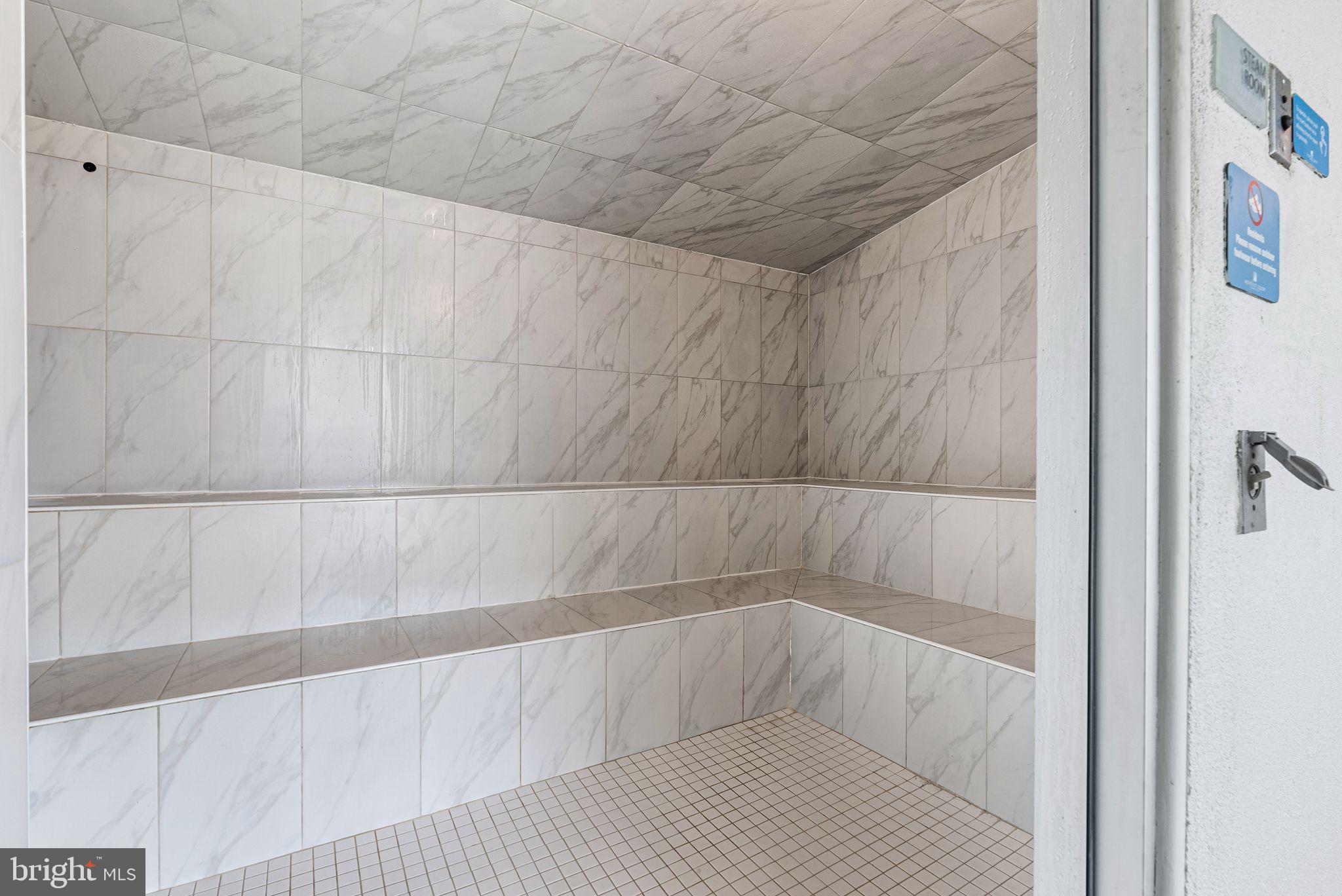 901 North Penn Street, Unit R704 Philadelphia, PA 19123 - Photo 35 of 41 a bathroom with a bathtub