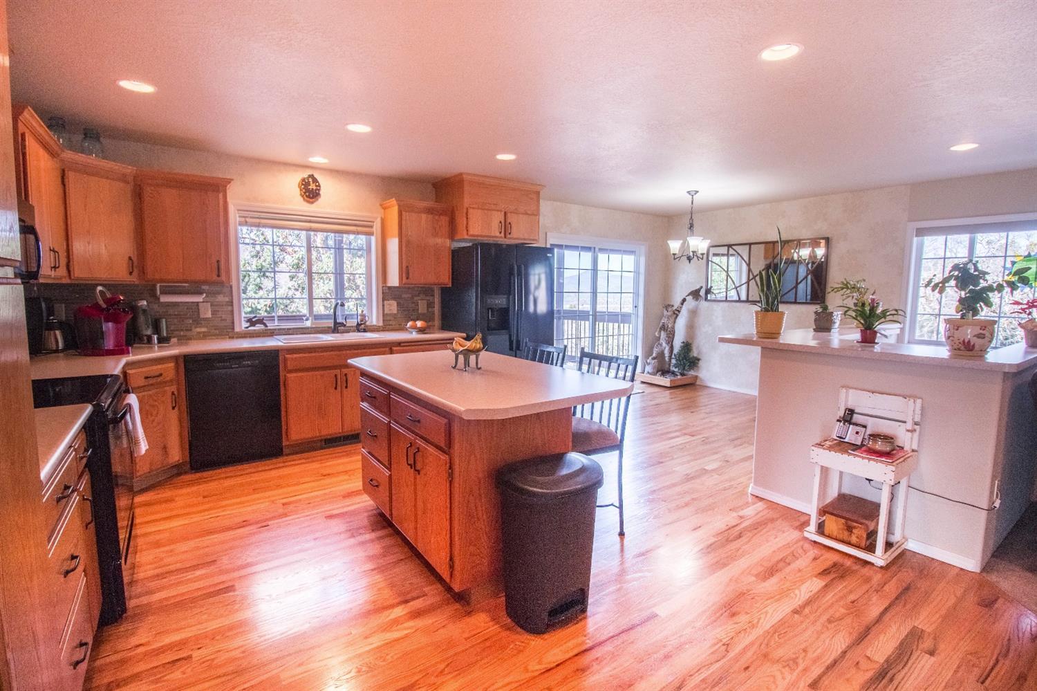 2101 Carpenter Hill Road Medford, OR 97501 - Photo 5 of 25 Additional Photo
