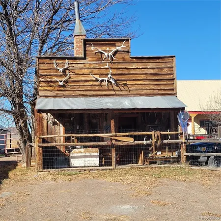 a house view with a backyard space