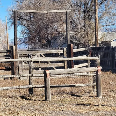 a view of a yard with a tree