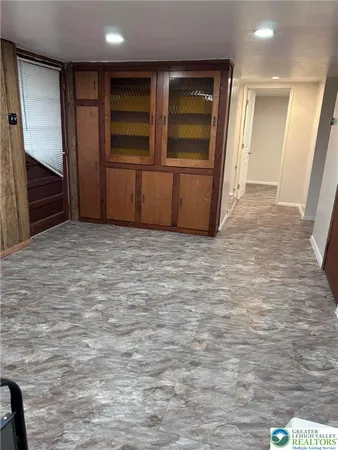 a view of room with an empty space