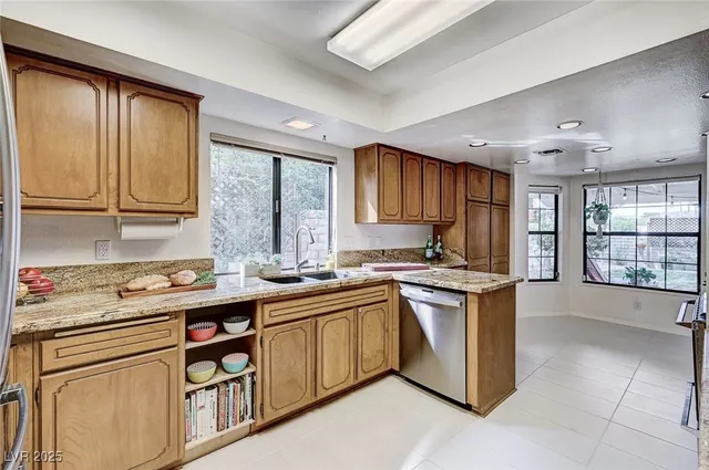 $2,798 | 2400 La Solana Way, Las Vegas, NV 89102