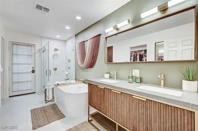 $2,798 | 2400 La Solana Way, Las Vegas, NV 89102