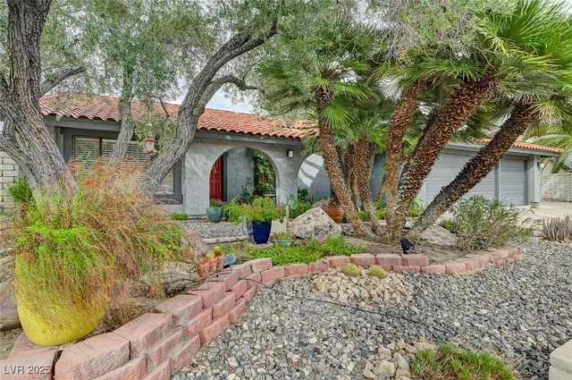 $2,798 | 2400 La Solana Way, Las Vegas, NV 89102