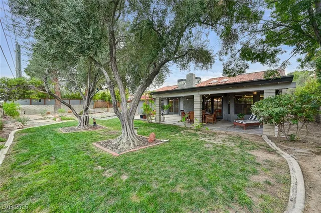 $2,798 | 2400 La Solana Way, Las Vegas, NV 89102