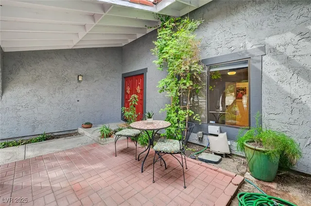 $2,798 | 2400 La Solana Way, Las Vegas, NV 89102