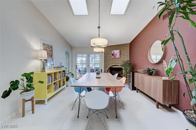 $2,798 | 2400 La Solana Way, Las Vegas, NV 89102