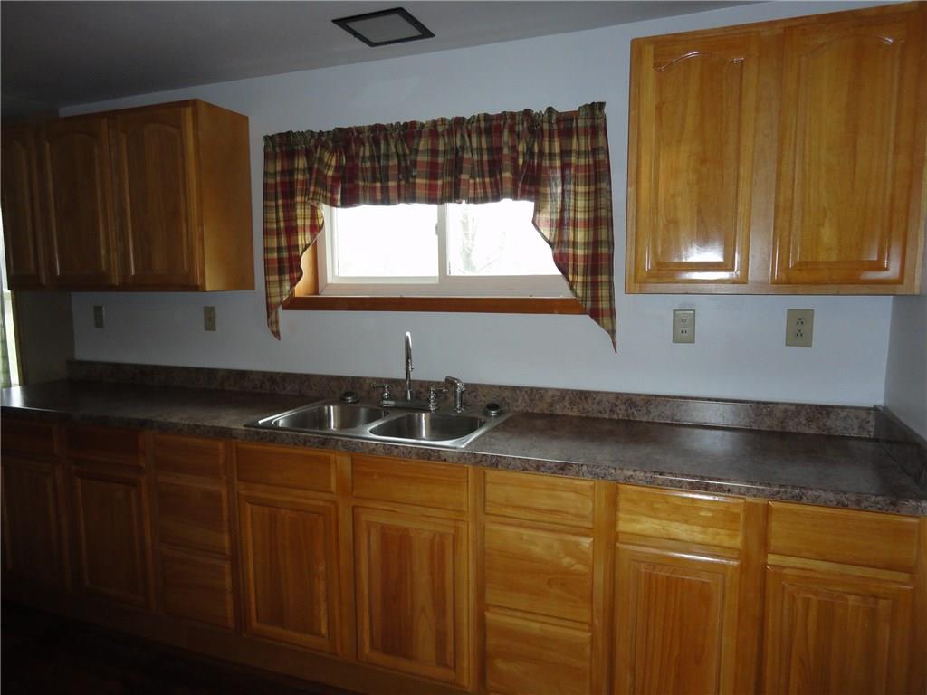 186 Elliott Road Grove City, PA 16127 - Photo 6 of 13 Gallery Image 6