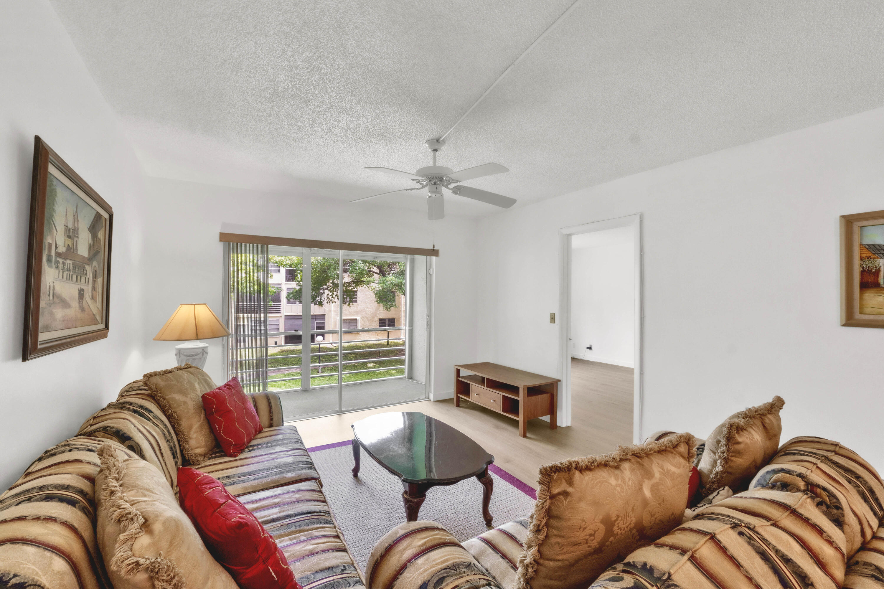 301 Cambridge Road, Unit 202 Hollywood, FL 33024 - Photo 14 of 38 Living Room