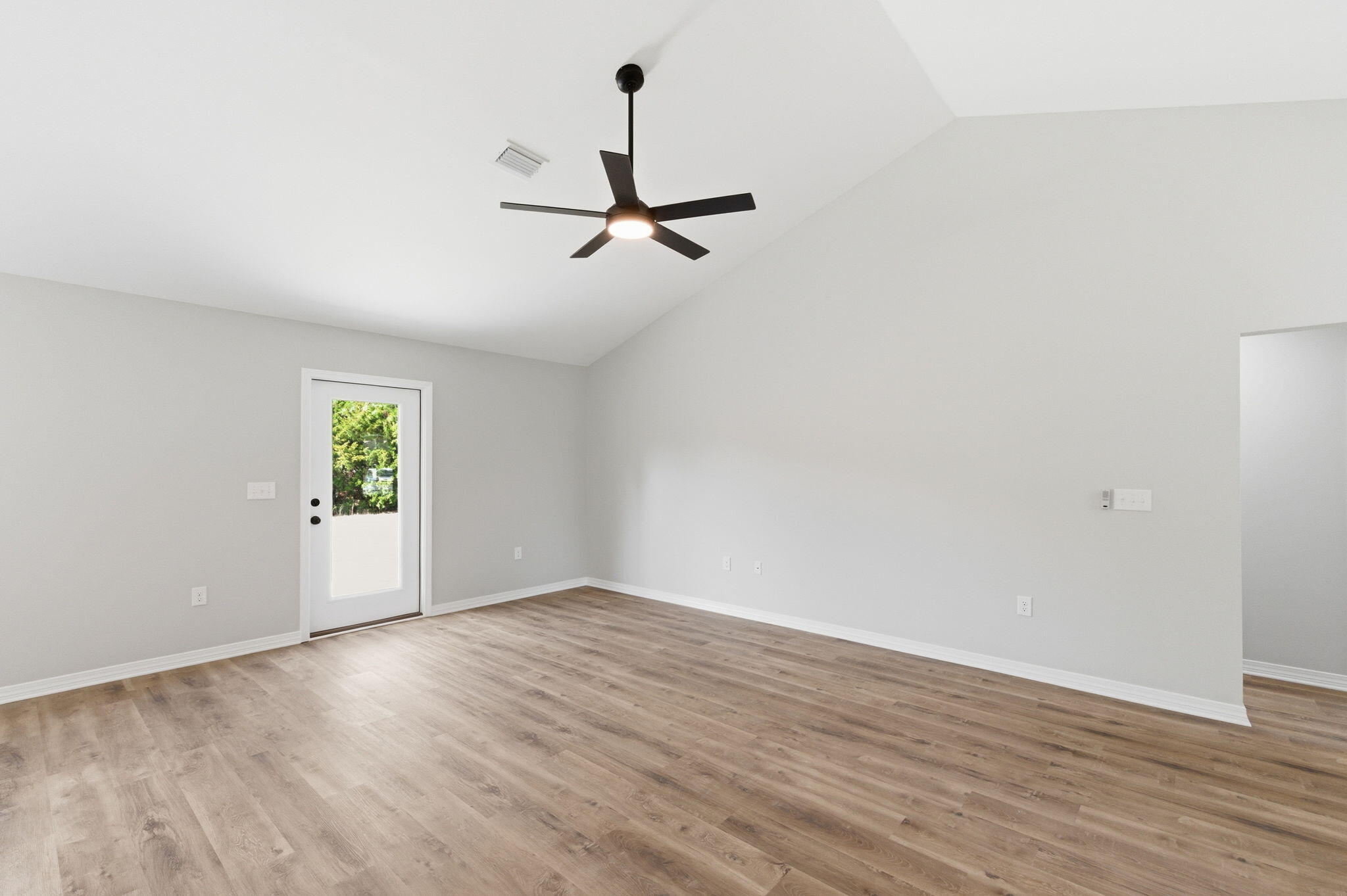 101 Stephens Lane, Unit B Crestview, FL 32539 - Photo 6 of 33 8-web-or-mls-6158-sundew-st