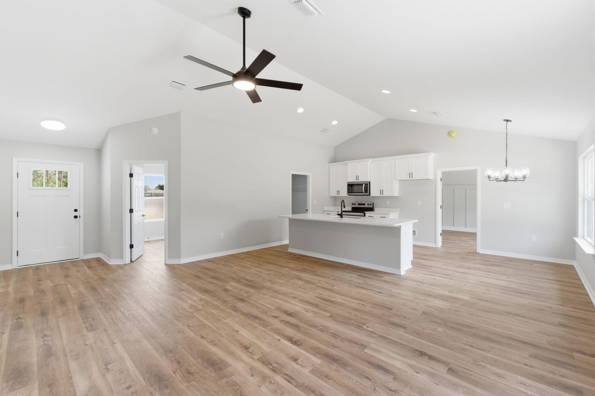 101 Stephens Lane, Unit B Crestview, FL 32539 - Photo 7 of 33 9-web-or-mls-6158-sundew-st