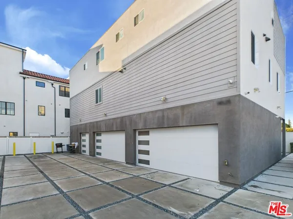 a view of a house with garage