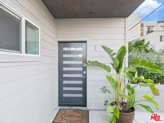 $4,999 | 14525 Killion Street, Van Nuys, CA 91411