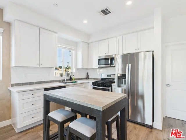 $4,999 | 14525 Killion Street, Van Nuys, CA 91411