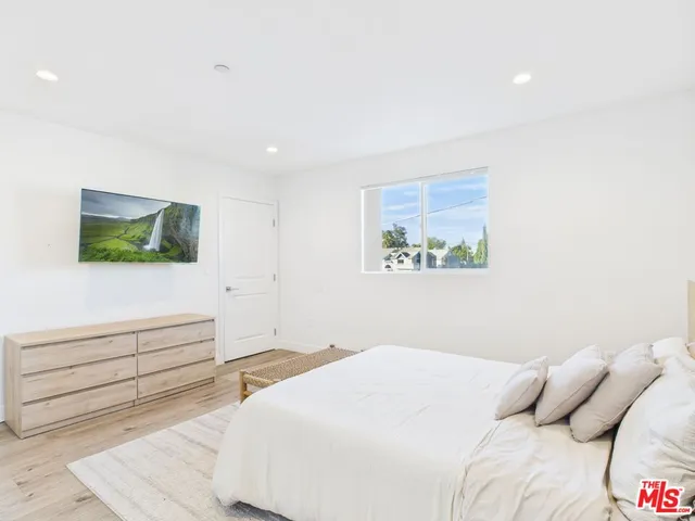 $4,999 | 14525 Killion Street, Van Nuys, CA 91411