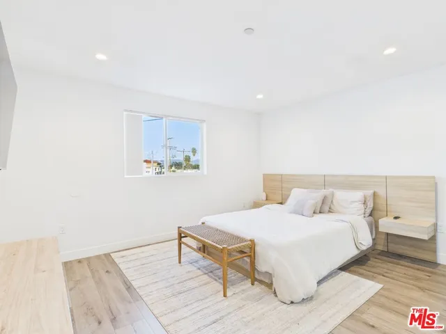 $4,999 | 14525 Killion Street, Van Nuys, CA 91411