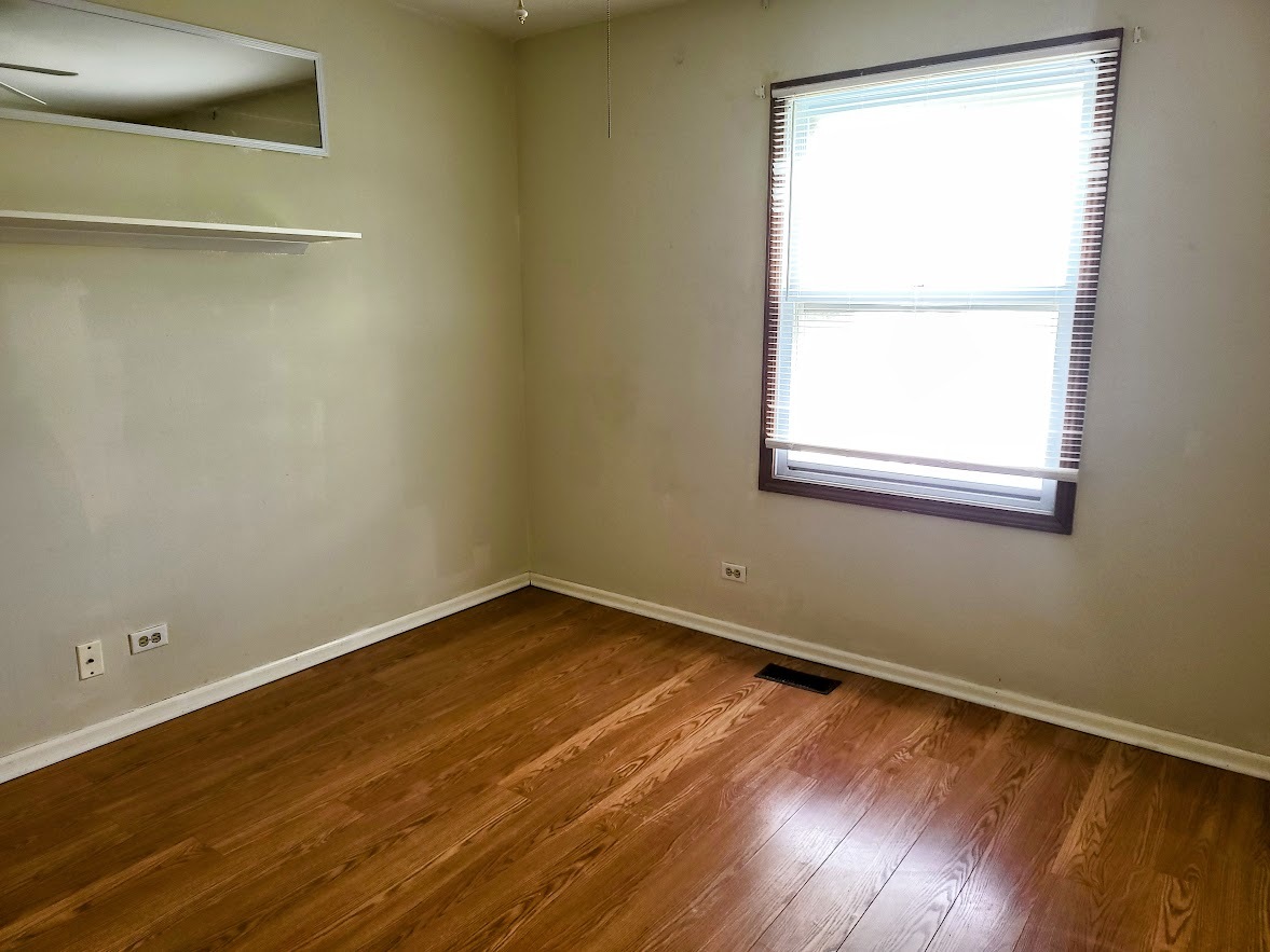 719 Radnor Drive Roselle, IL 60172 - Photo 14 of 18 an empty room with a window