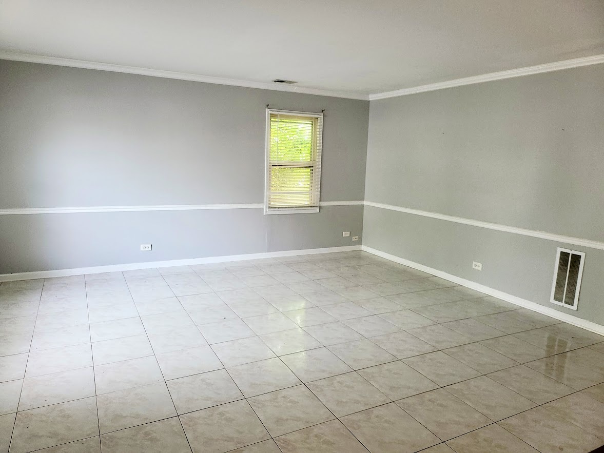 719 Radnor Drive Roselle, IL 60172 - Photo 3 of 18 a view of an empty room with windows