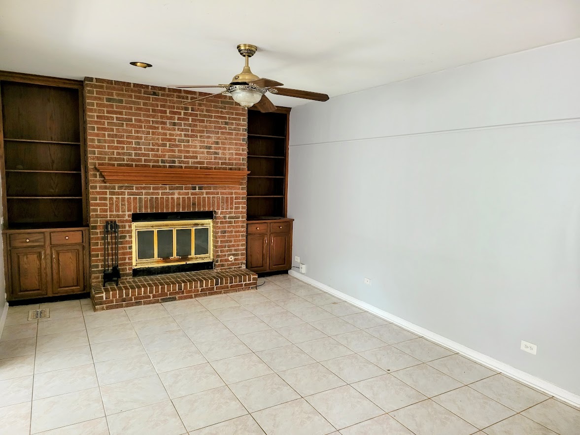 719 Radnor Drive Roselle, IL 60172 - Photo 8 of 18 a view of an empty room with a fireplace
