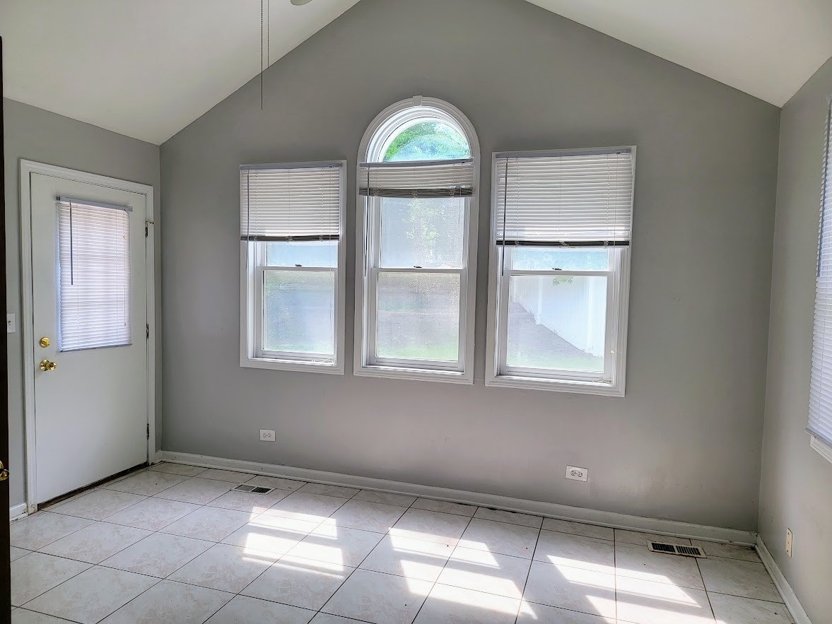 719 Radnor Drive Roselle, IL 60172 - Photo 9 of 18