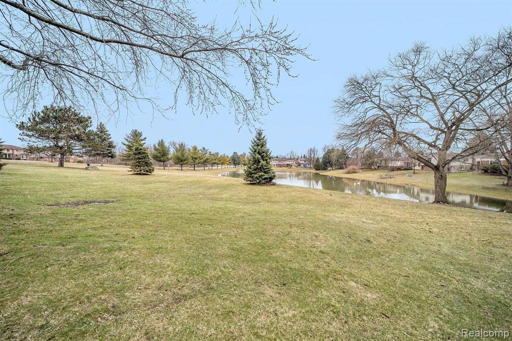 3659 Worthington Court Rochester Hills, MI 48309 - Photo 6 of 42