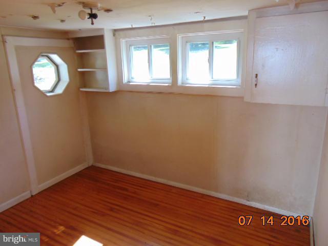 14335 Royer Road Cascade, MD 21719 - Photo 10 of 12 Living Room