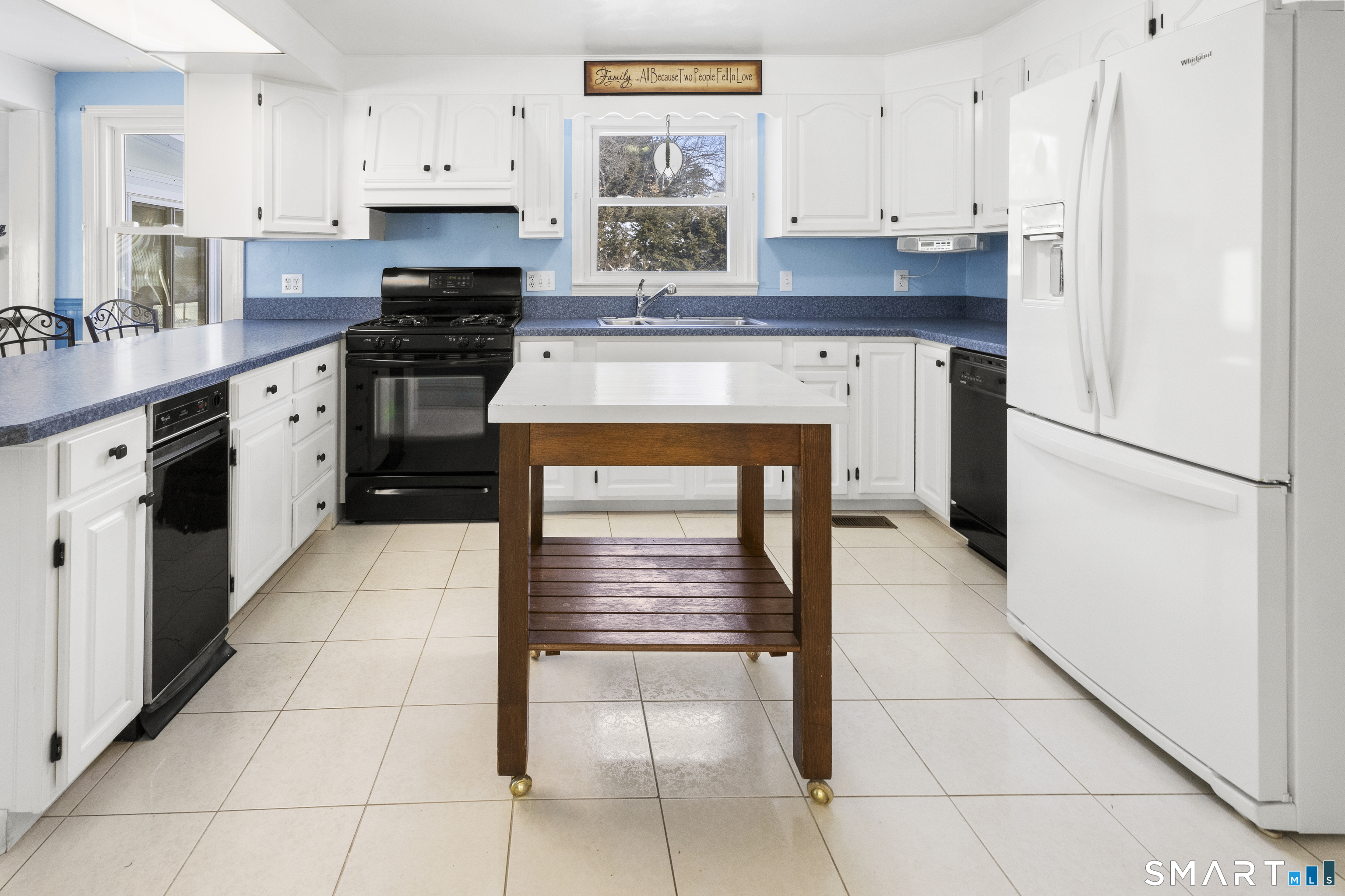 5 Sparkle Street Enfield, CT 06082 - Photo 5 of 37