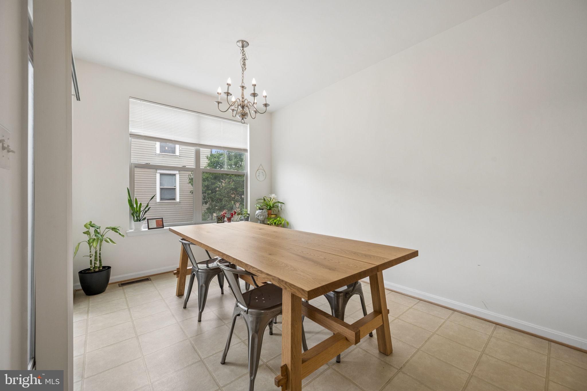 10 South Exeter Street Baltimore, MD 21202 - Photo 28 of 55 Bright and airy dining space awaits.