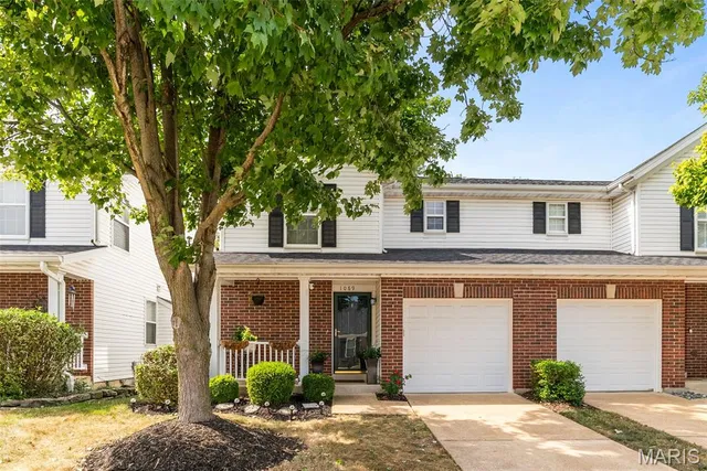 $278,000 | 1069 Big Bend Crossing Drive, Manchester, MO 63088