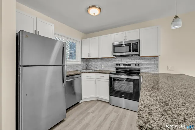 $3,000 | 113 Park Avenue, Unit 18, Danbury, CT 06810