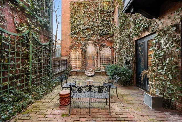 $16,000,000 | 22 Louisburg Square, Boston, MA 02108