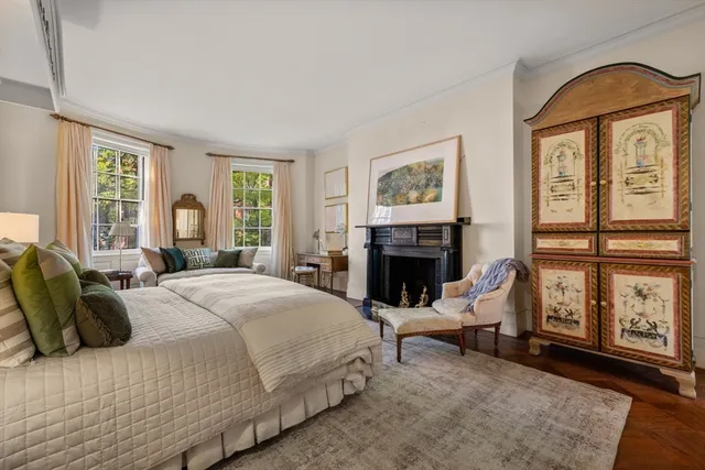 $16,000,000 | 22 Louisburg Square, Boston, MA 02108